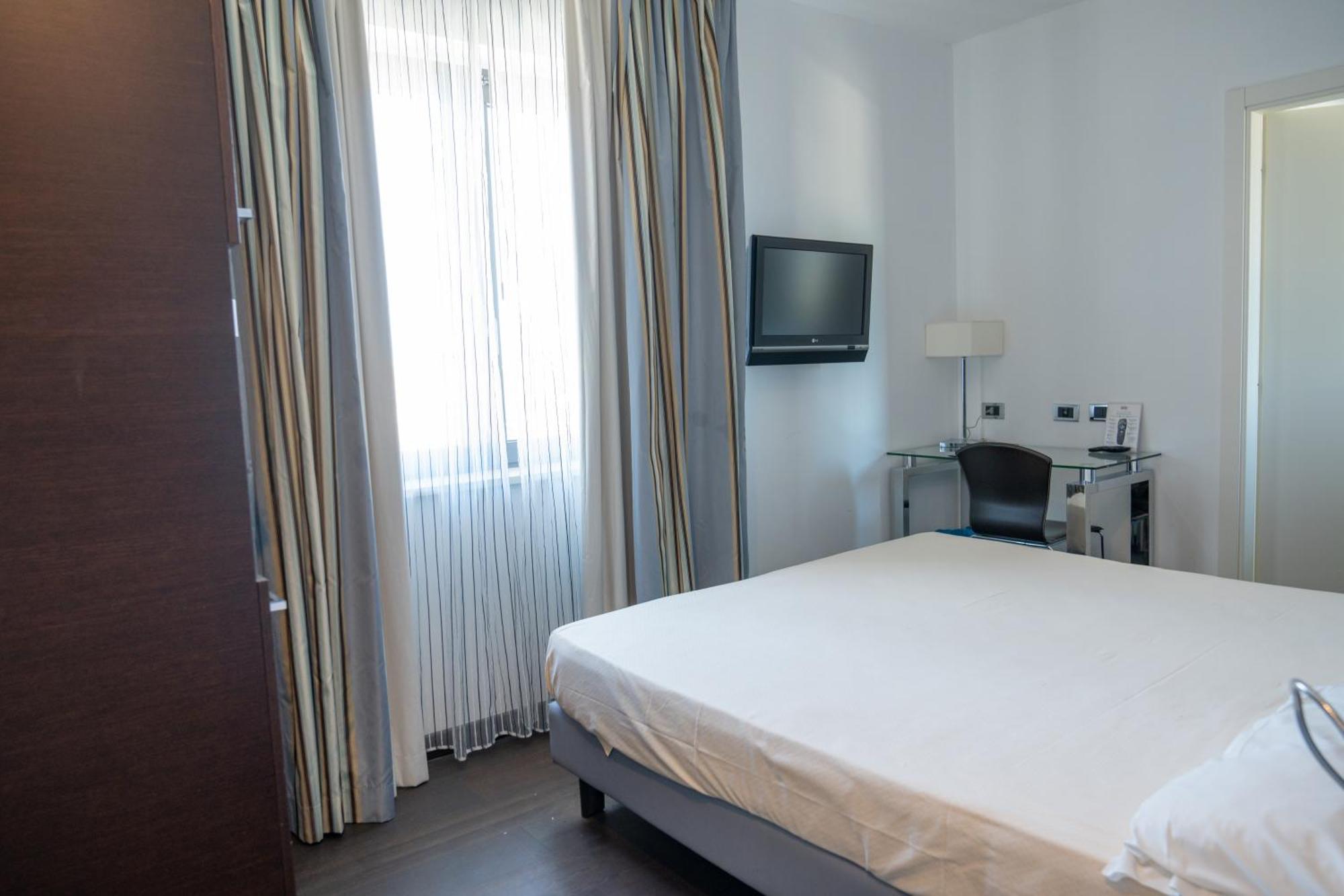 Hotel Napoleon Торре-Мелісса Екстер'єр фото